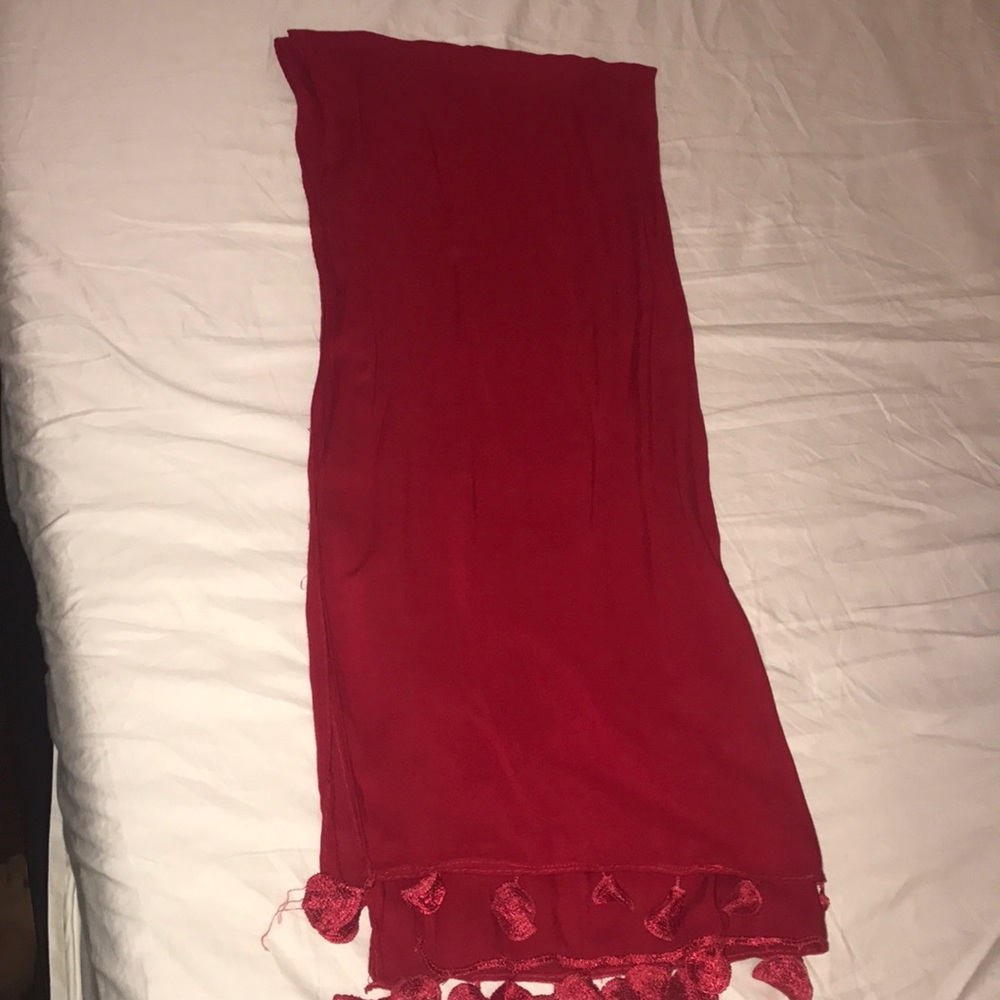 Red scarf - Picture 2 of 3